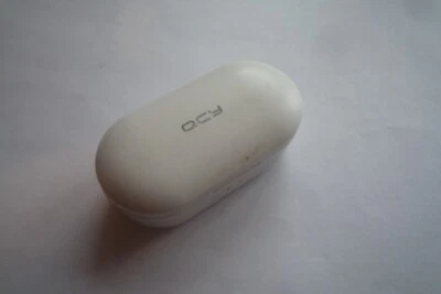 QCY - In1915 - Solo custodia di ricarica per cuffie - Bianco - Immagine 1 di 3