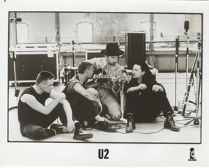 U2 Bono Edge Adam Clayton Larry Mullen Jr Concert Rehearsal Original 8x10 Photo - Picture 1 of 2