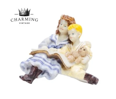 Estatuilla de muñeca de lectura vintage Town Square Miniatures 1996 de resina para niños Foto 1 de 4