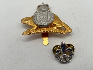 Canadian Army Royal 22nd Regiment Van Doos Hat / Cap Badge & 1 Collar Pin Badge - Picture 1 of 8