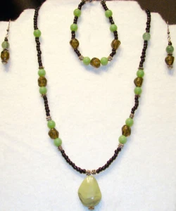 Necklace Bracelet Earrings Green & Black Beads Handmade - Set 08 - Imagen 1 de 4