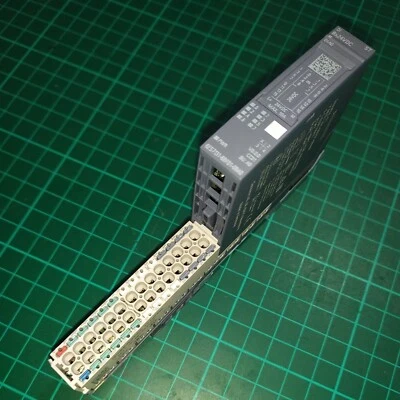 Siemens Simatic S7 6ES7 131-6BF01-0BA0 DI ST 8x24VDC + BASE 6ES7 193-6BP20-0DA0 - Immagine 1 di 4