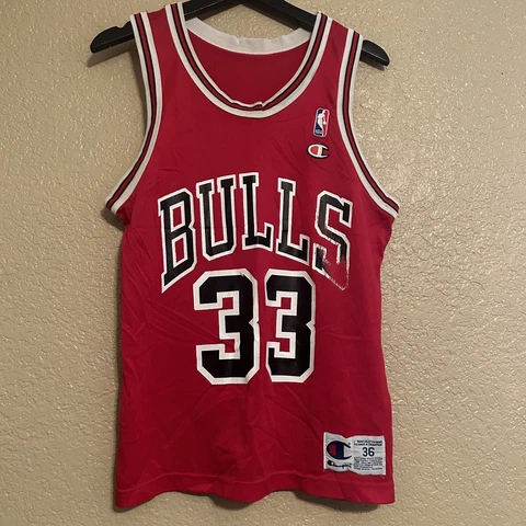 Vintage Chicago Bulls Scottie Pippen 90s NBA Champion Jersey Size Small Fading Cover