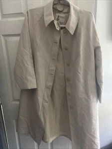 Women’s Vintage Misty Harbor Tan Trench Coat Big Buttons Sz 12 Petite - Picture 1 of 4