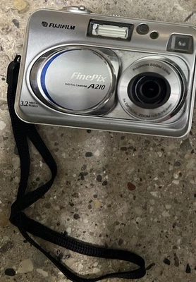 Fujifilm FinePix A210 3.2MP Digital Camera Silver Tested - Image 1 of 2