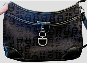 Etienne Aigner Stoff Handtasche schwarz Logo genarbt Akzent Schultertasche 11 B" x 7,5 H x 3" T - Bild 1 von 10