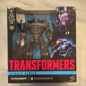 Transformers Studio Series Dark Of The Moon Shockwave nuovo sigillato Hasbro  - Foto 1 di 6