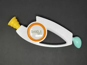 Hasbro Gaming Bop It! Juego electrónico para niños de 8 años en adelante - Imagen 1 de 5