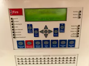 £495 + iva Chubb Controlmaster 600 / Kentec Syncro 2 loop pannello allarme antincendio 48 z - Foto 1 di 9