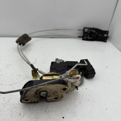 Atuador de trava de porta dianteira direita Toyota Sequoia 2001-2007 com alça fabricante de equipamento original - Imagem 1 de 4