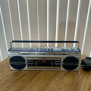 Sanyo M7100K AM/FM Stereo Kassette Ghettoblaster Radio getestet mit Adapter lesen - Bild 1 von 8