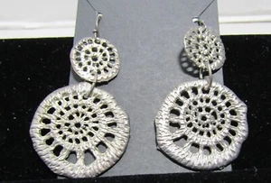 Pendientes Perforados Colgantes Tono Plateado Vintage Diseño Trabajo Abierto 1.75" - Imagen 1 de 2