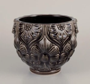 Europejskie studio ceramik. Duży ceramiczny uchwyt na doniczkę. Szklane w odcieniach czerni - Zdjęcie 1 z 8