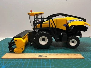 1/32 New Holland FR850 Self-Propelled Forage Harvester ERTL Prestige 13875 - Picture 1 of 8