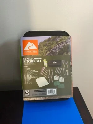 НОВЫЙ OZARK TRACK 24 ИЗДЕЛИЯ ПЛАСТИКОВЫЙ КЕМПИНГ КУХОННЫЙ НАБОР С ДОРОЖНОЙ СУМКОЙ - Изображение 1 из 4