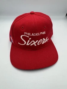 90’s Philadelphia 76ers Sports Specialties Red Wool Script Sixers Snapback Hat - Bild 1 von 15