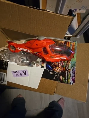 Helicóptero de combate Lanard The Corps First Response Global Action con figura  Foto 1 de 4