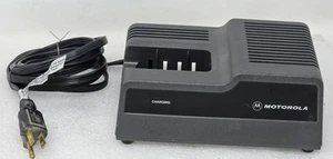 Motorola NTN4635B Battery Charger - Picture 1 of 6