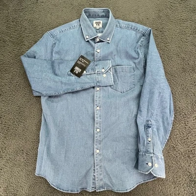 Camisa de mezclilla elástica con botones Under 5'10 para hombre lavado claro talla M Foto 1 de 4