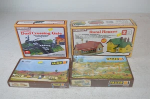 Lot of 4 N Scale Kits Buildings Crossing Gate Life Like & Faller - Picture 1 of 7