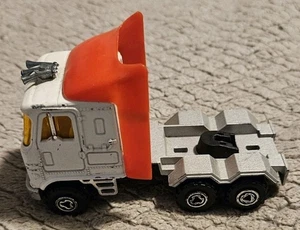 Majorette Diecast Semi Truck 2.5 Inches Tall White And Trailer 8 Inches Long - Picture 1 of 24