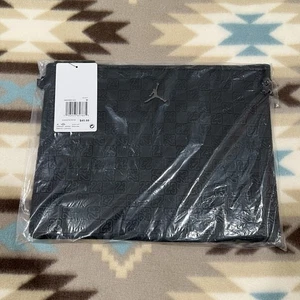 Nike Jordan Monogram Pouch nero 0,69 L taglia unica MM0989-023 - Foto 1 di 3