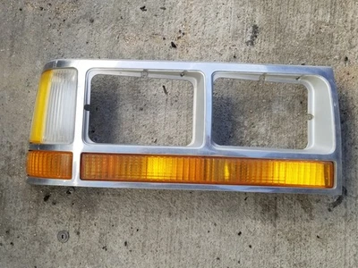 1988 1989 1990 1991 Ford Crown Victoria RIGHT HEADLIGHT BEZEL SIGNAL LIGHTS - Image 1 of 4