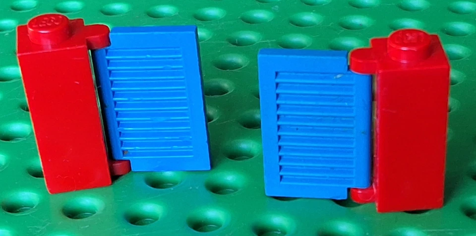 Lego 2 x Halter 3581 rot Tür Fenster 3582 blau 1x2x2 Zubehör - Bild 1 von 1