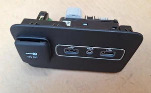 Alfa Romeo Giulia 2x Ranura USB 12V Potencia Salida 01561439580 - Imagen 1 de 8