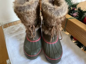 Khombu Nola Snow Boots Green Rubber with Faux Fur Sz 7M - Picture 1 of 8