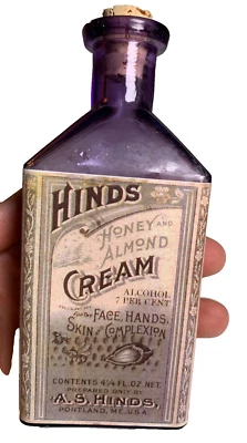 Botella PÚRPURA Antigua HIND'S MIEL CREMA DE ALMENDRAS GRABADA Etiquetada PORTLAND MAINE Foto 1 de 4