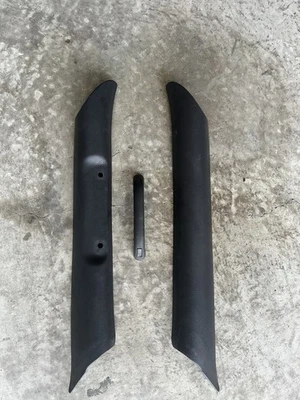 ⭐️98-01 Dodge Ram 1500 2500 3500 A Pilar Parabrisas Borde Con Mango Negro OEM Foto 1 de 4