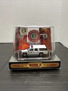Code 3 Collectibles Las Vegas Fire Dept. Battalion #1 Chevrolet Suburban 12407 - Picture 1 of 6