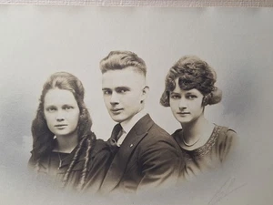 Fotografia d'epoca in bianco e nero - antica senza tempo di fratelli - Foto 1 di 9