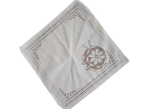 4er Set weiße Stoffservietten Abendessen Blumen ausgeschnitten kleine gewellte Kanten - Bild 1 von 10