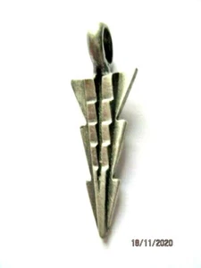 TECHNO FLECHA - COLGANTE/COLLAR PELTRE CON CORDÓN NEGRO - Imagen 1 de 1