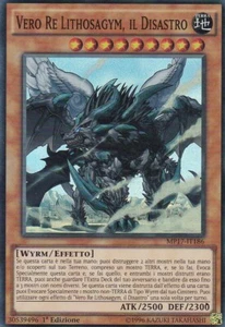 CARTA YU GI OH - VERO RE LITHOSAGYM,IL DISASTRO - MP17-IT186 - HOLO RARA - Foto 1 di 1
