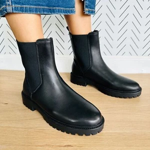 ⭐Leather Chelsea Lugg Boot Sz 9 Banana Republic Black Comfort Shoes Lightweight - Picture 1 of 11