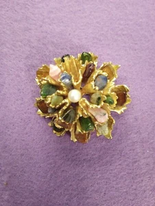 Goldfarbene 1,75" Brosche / Anstecknadel mit farbigen "Steinen" in jedem Blütenblatt - Bild 1 von 4