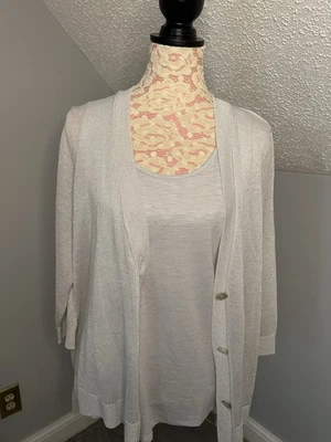 NUEVO CON ETIQUETAS CONJUNTO DE CÁRDIGAN CHICO’S SUÉTER PLATEADO BRILLO SUÉTER 3/4 TALLA 2/12/L SIN MANGAS Foto 1 de 4