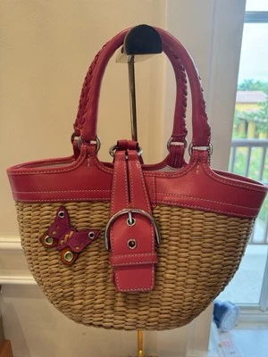 Bolso Cartera Coach Tejido Paja/Mimbre Cuero Rosa Oscuro/Cartera Apliques Mariposa Foto 1 de 4