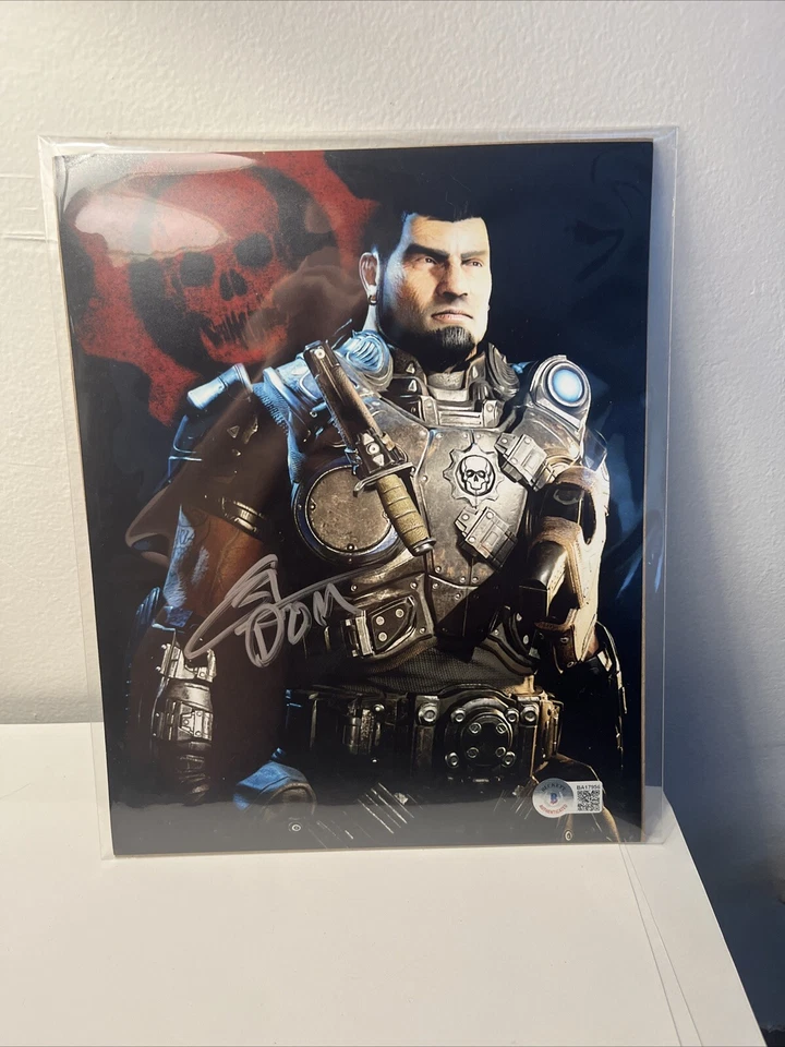 FOTO 8x10 firmada autografiada por Carlos Ferro voz de Dom Gears of War Beckett Bas Foto 1 de 2