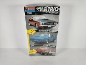 70 Challenger (1:24) 70 Superbird (1:24) y 69 Hemi Charger (1:32) Classics Trio - Imagen 1 de 13