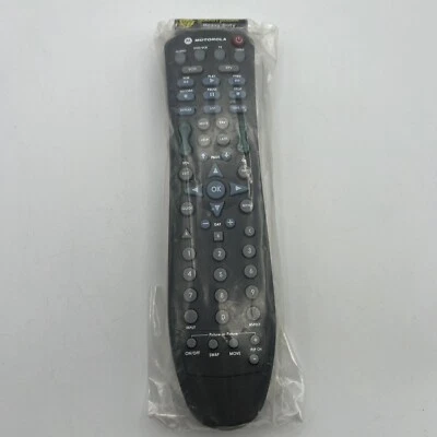 Motorola DRC800 4 in 1 Universal Remote Control with Batteries and manual - Image 1 of 4