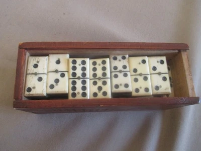Ancien jeu de DOMINO OS et EBENE - 3 rivets laiton - complet . - Photo 1/4