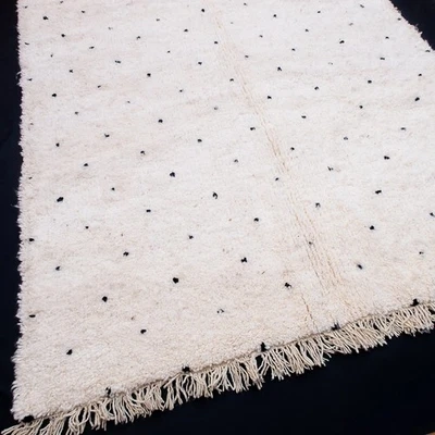 Alfombra de lana marroquí lunares negros bereber hecha a mano Shag BeniOurain alfombra personalizada Foto 1 de 4