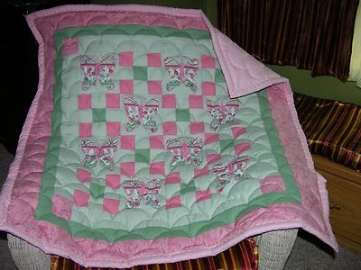 NUEVE PARCHES Y MARIPOSAS APLIQUES EDREDÓN CUNA BEBÉ Foto 1 de 4