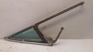 Deville 1964 4 puertas controladores de techo rígido asiento de vidrio ventilación delantera izquierda con marco - Imagen 1 de 9