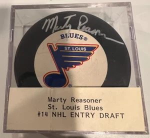 Autografo autentico Marty Reasoner #14 Entry Draft Puck JSA St. Louis Blues - Foto 1 di 2