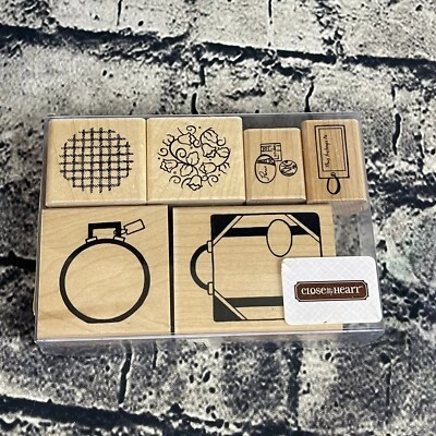 MALETAS Y ETIQUETAS S593 sellos de goma montados en madera cerca del corazón Foto 1 de 4